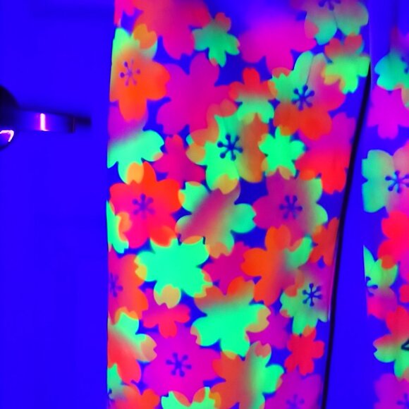 Custom paint job cherry blossom Zara cross over B-Lines woman jeans - Picture 6 of 10